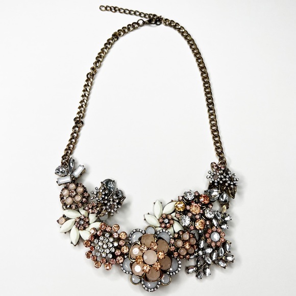 Jewelry - Antique Gold Tone Chunky Pink & White Crystal Flower Statement Necklace